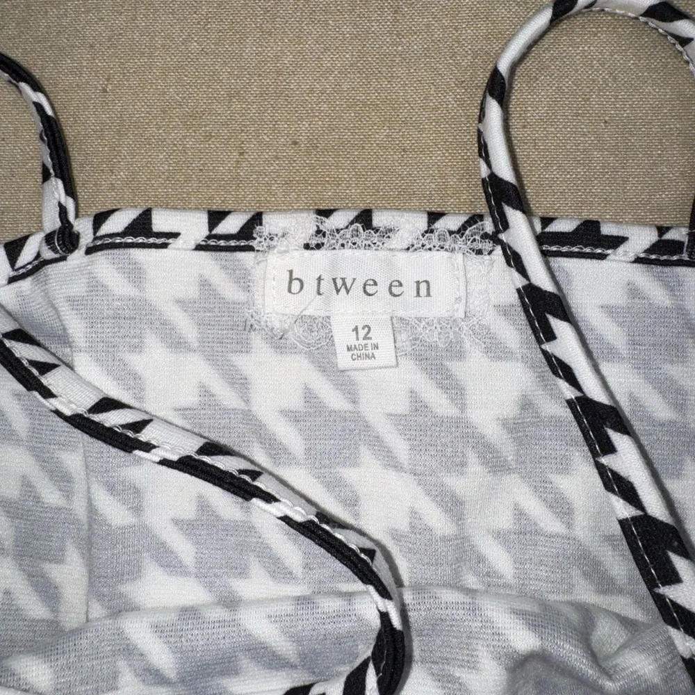 Between Girls Dress Size 12 Black White Houndstooth Sleeveless Shift Short